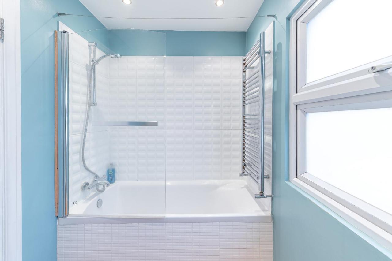Stylish Shepherds Bush Flat Apartment ลอนดอน ภายนอก รูปภาพ